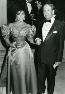 Elizabeth Taylor , Victor Luna 1987 LA.jpg